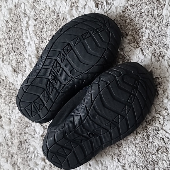 10 for $25 - Athletic Works Toddler Size 5/6 Water Shoes with Rubber Soles - Picture 6 of 8